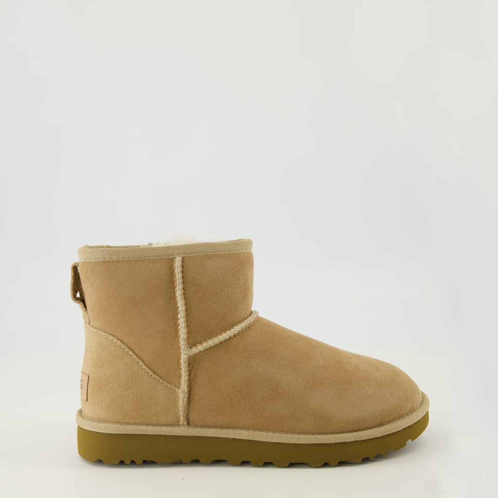 Image des Classic Mini II Beige par Ugg pour Femmes - Saison Printemps-Été 2026 - Vue de côté droit