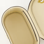 Bild der Vanity-Case Tasche von Valentino Garavani für Frauen - Saison Herbst-Winter 2025 - Detailansicht 2