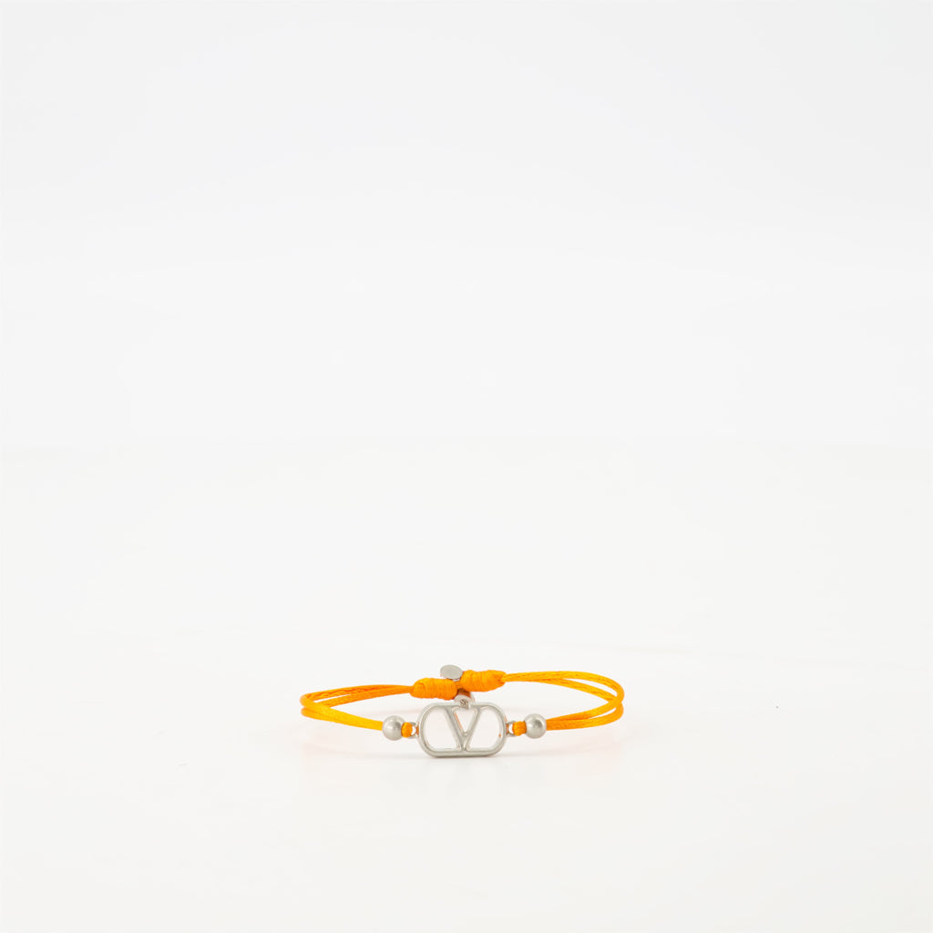 남성을 위한 발렌티노 가라바니의 오렌지 V로고 팔찌 코드 이미지 - 2025 봄-여름 시즌 - 정면 보기