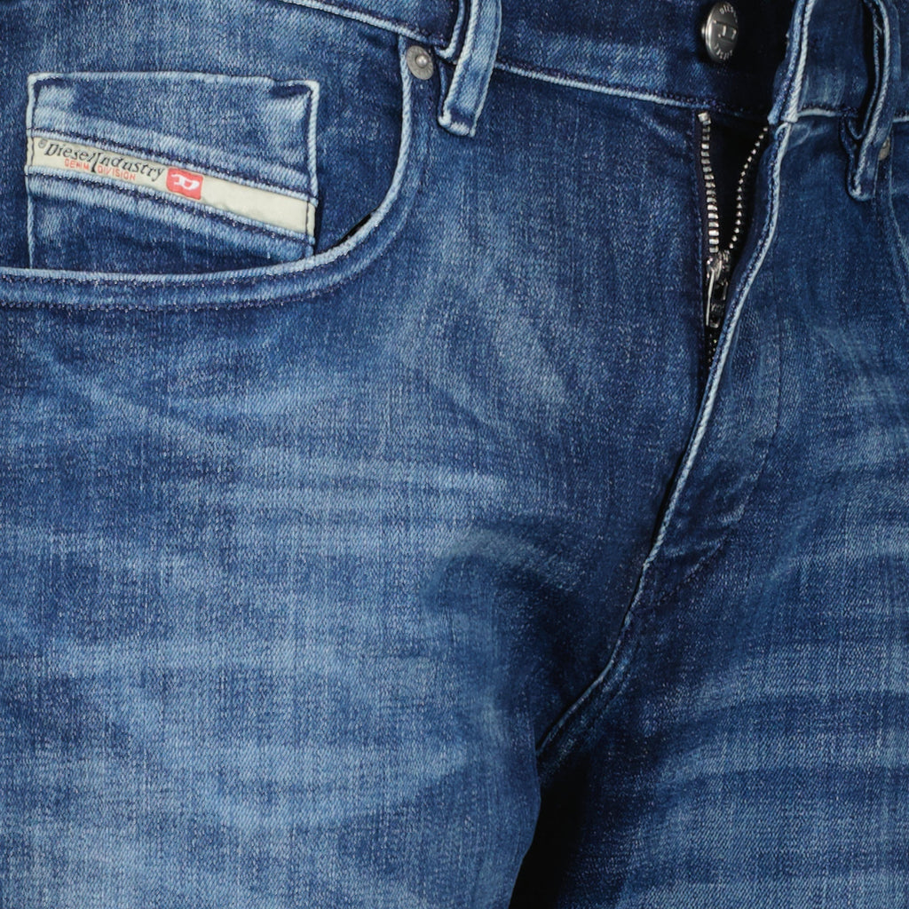 Imagen de Jean D-Strukt de Diesel para hombres - Temporada Otoño-Invierno 2025 - Vista de detalle 2