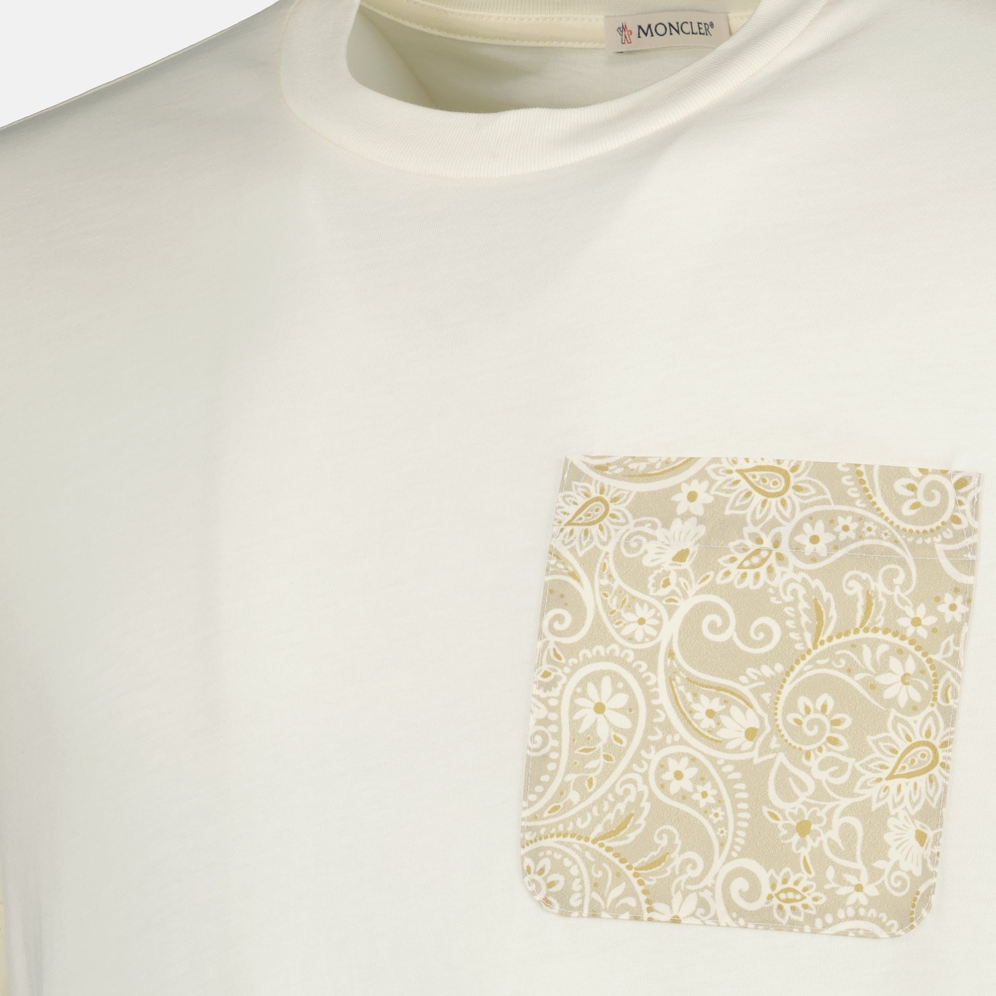 Image of Printed Cashmere Pocket T-Shirt by Moncler for Men - Season Spring-Summer 2026 - Detail View 2