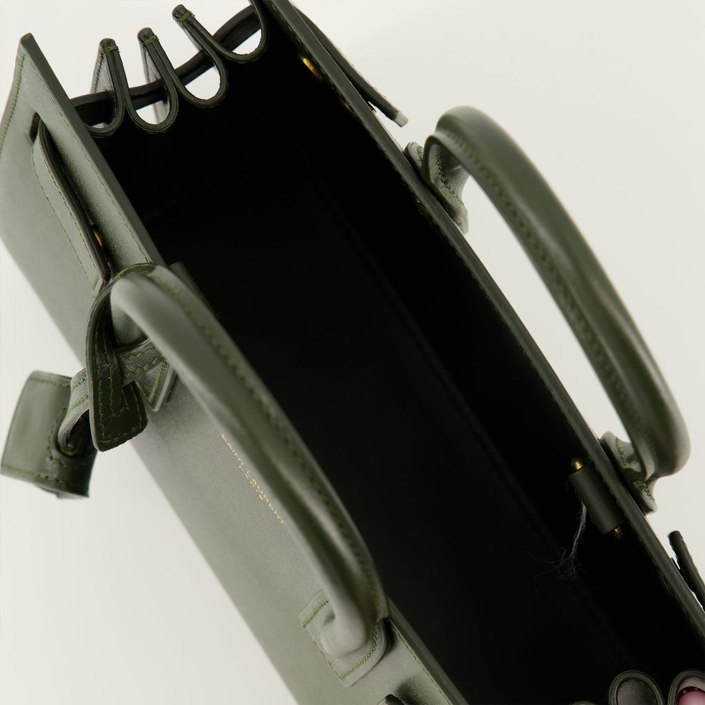 Imagen de un bolso verde de Saint Laurent para mujeres - Temporada Otoño-Invierno 2025 - Vista de detalle 2