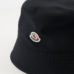 Imagen del sombrero bob de algodón negro de Moncler para mujeres - Temporada primavera-verano 2025 - Vista de detalle 1