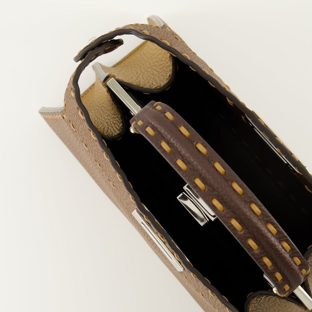 Immagine della borsa Peekaboo ISeeU di Fendi per donne - Stagione Autunno-Inverno 2025 - Dettaglio 2