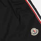 Immagine dei pantaloni da bagno con logo Moncler per uomini - Stagione Primavera-Estate 2023 - Vista dettaglio prodotto 2