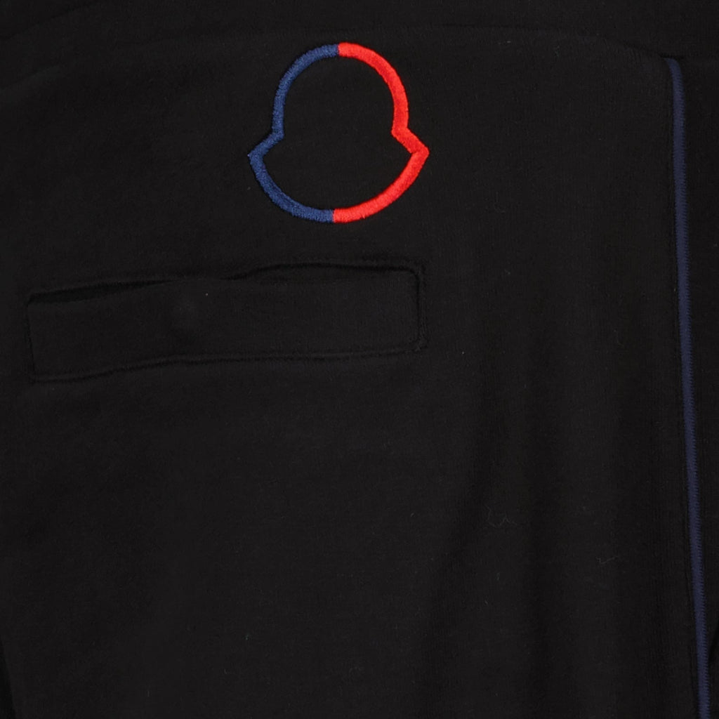 Image du pantalon de jogging logo par Moncler pour hommes - Saison Printemps-Été 2023 - Vue des détails du produit 2