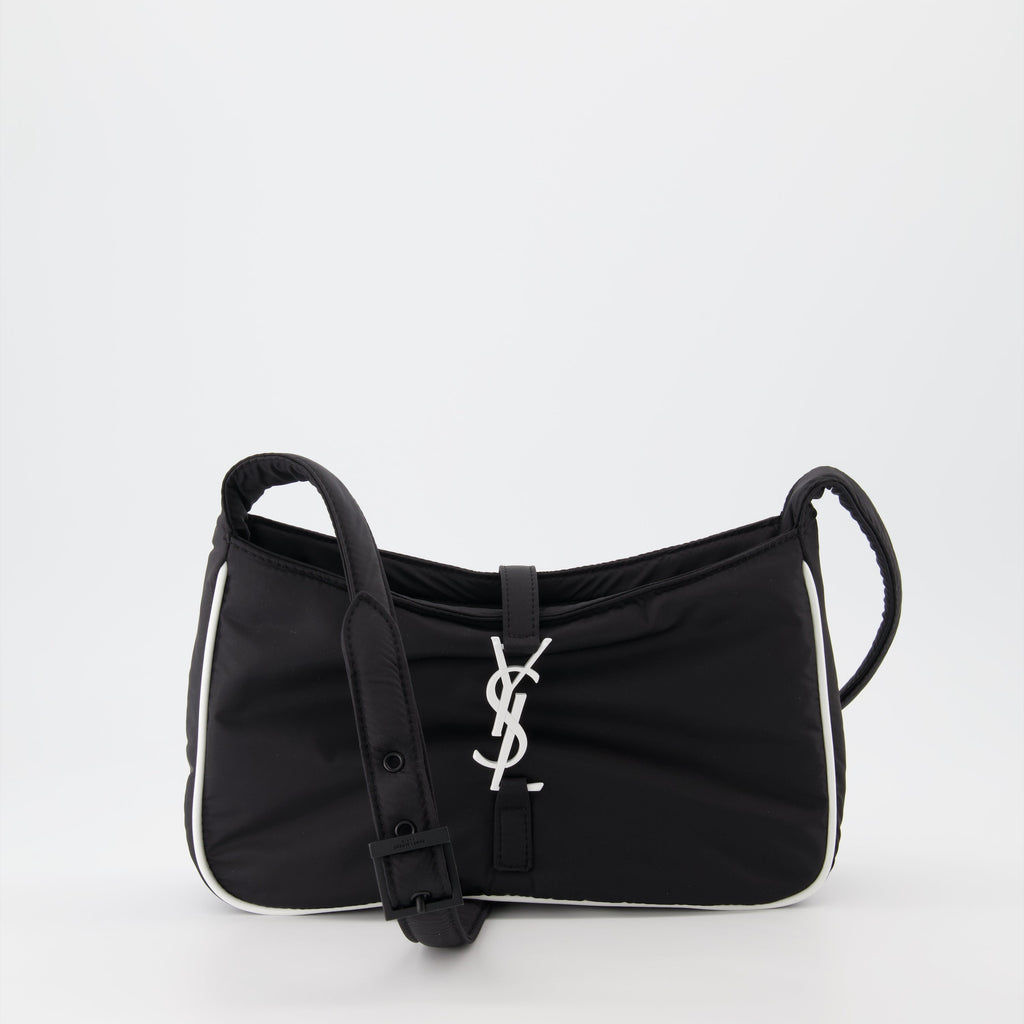 Imagen de la bolsa de nylon Le 5 à 7 de Saint Laurent para hombres - Temporada Primavera-Verano 2023 - Vista frontal