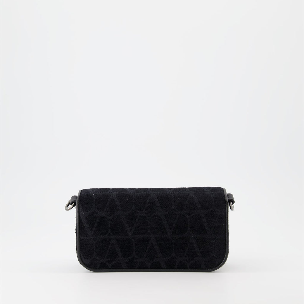 발렌티노 가라바니의 미니 로코 백 (남성) 이미지 - 2023 봄-여름 시즌 - 세부 사항 보기 2