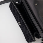 발렌티노 가라바니의 미니 로코 백 (남성) 이미지 - 2023 봄-여름 시즌 - 세부 사항 보기 9