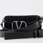 발렌티노 가라바니의 미니 로코 백 (남성) 이미지 - 2023 봄-여름 시즌 - 세부 사항 보기 8