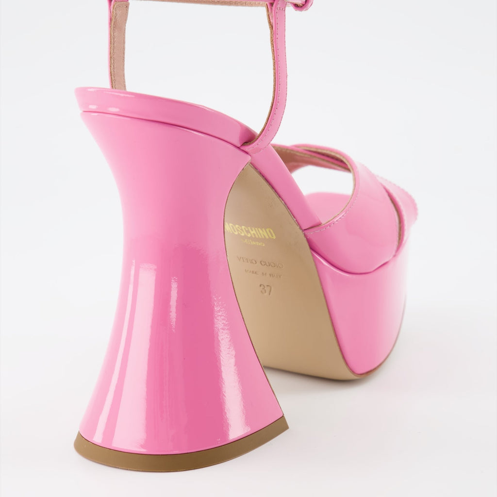 Image de sandales roses à plateforme de Moschino pour femmes - Saison Printemps-Été 2023 - Vue arrière